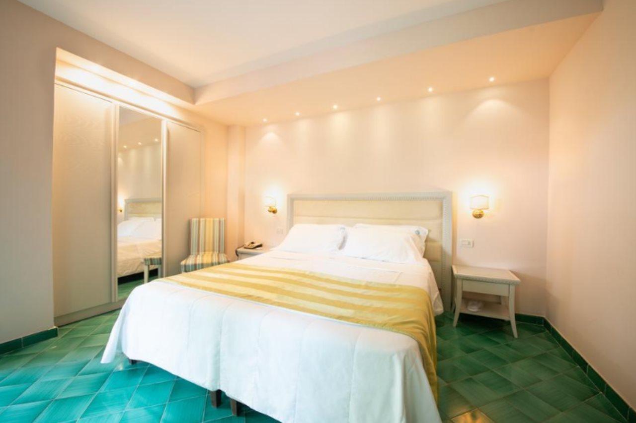 Hotel Continental Ίσκια Εξωτερικό φωτογραφία